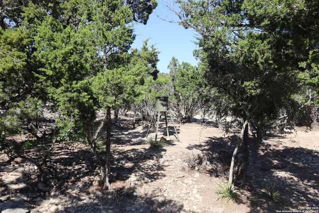 889 E 24th, Lakehills, TX 78063