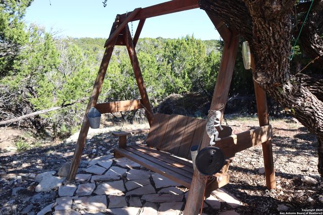 889 E 24th, Lakehills, TX 78063