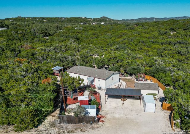 889 E 24th, Lakehills, TX 78063