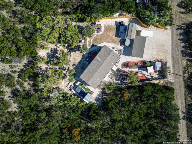 889 E 24th, Lakehills, TX 78063