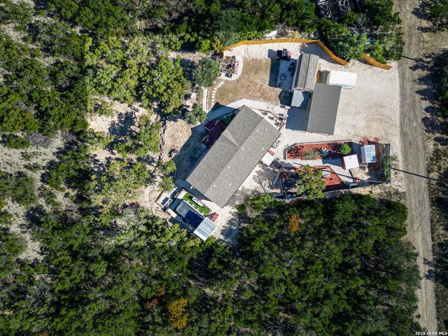 889 E 24th, Lakehills, TX 78063