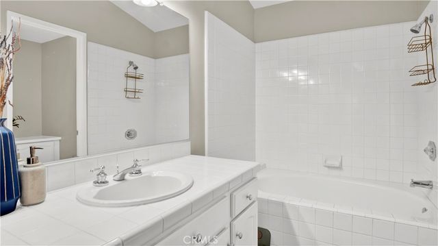 4790 Gondola, Oak Park, CA 91377