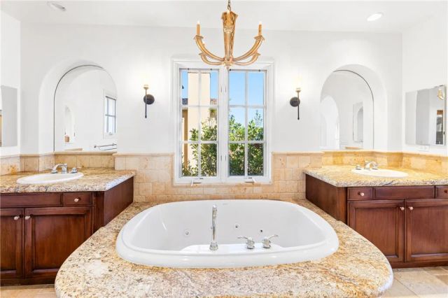 12 Gentle Breeze, Newport Coast, CA 92657