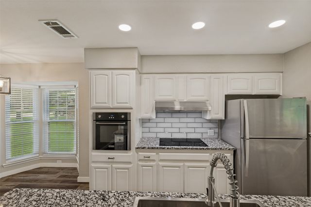 914 S Hyde Park Avenue, Denison, TX 75020