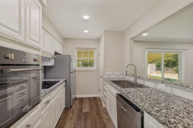 914 S Hyde Park Avenue, Denison, TX 75020
