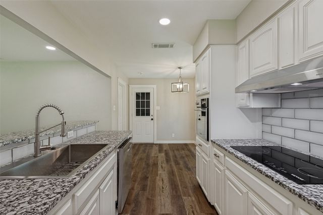 914 S Hyde Park Avenue, Denison, TX 75020