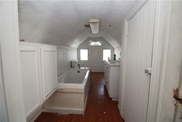 814 Etna St, Mckees Rocks, PA 15136