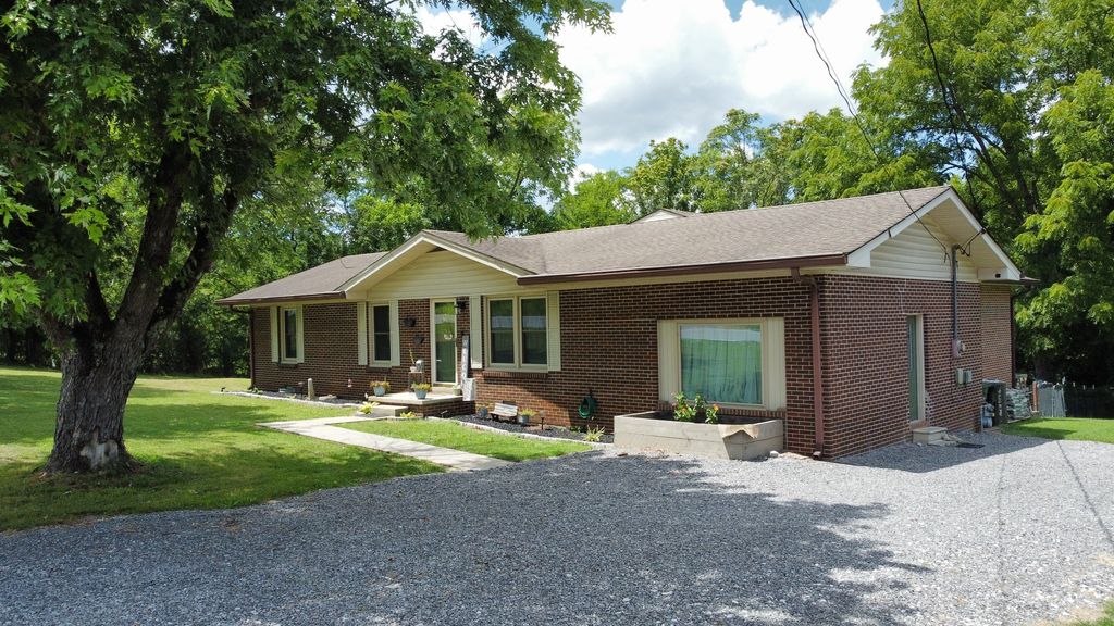 82 New Middleton Hwy, Gordonsville, TN 38563