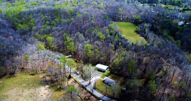 805 Harris Rd, Dickson, TN 37055