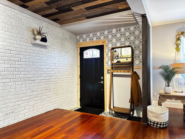 327 Tulsa Avenue, Carpentersville, IL 60110