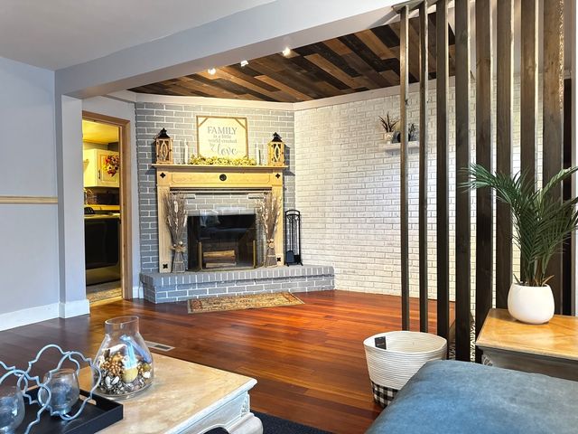 327 Tulsa Avenue, Carpentersville, IL 60110