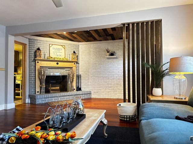 327 Tulsa Avenue, Carpentersville, IL 60110