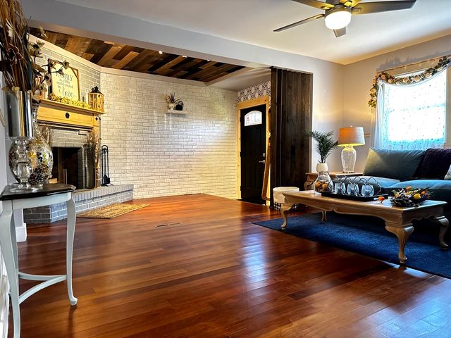 327 Tulsa Avenue, Carpentersville, IL 60110