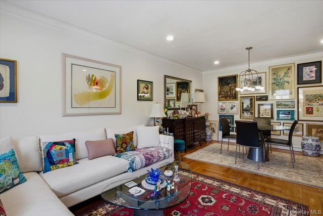 21 N Chatsworth Avenue 2J, Larchmont, NY 10538