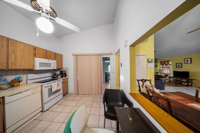 4255 Willow Pond Circle A, West Palm Beach, FL 33417