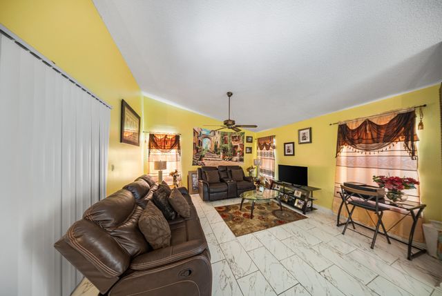 4255 Willow Pond Circle A, West Palm Beach, FL 33417