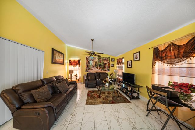 4255 Willow Pond Circle A, West Palm Beach, FL 33417