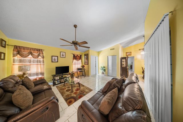 4255 Willow Pond Circle A, West Palm Beach, FL 33417