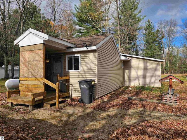 520 W Houghton Lake Road, Lake City, MI 49651