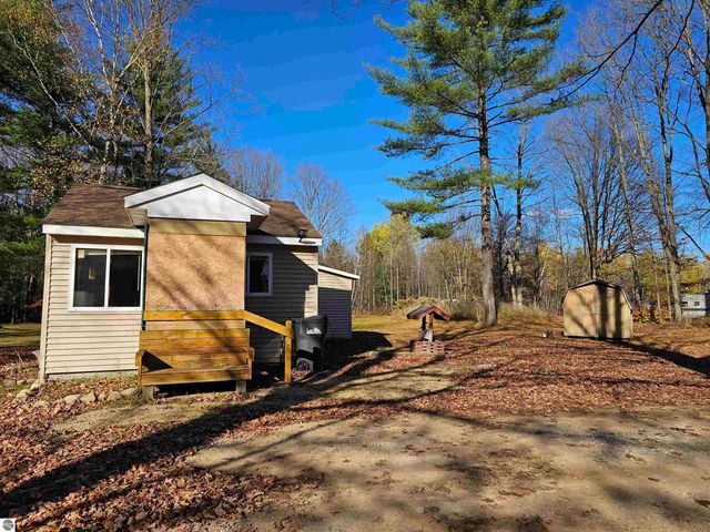 520 W Houghton Lake Road, Lake City, MI 49651