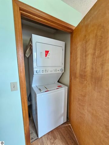 520 W Houghton Lake Road, Lake City, MI 49651