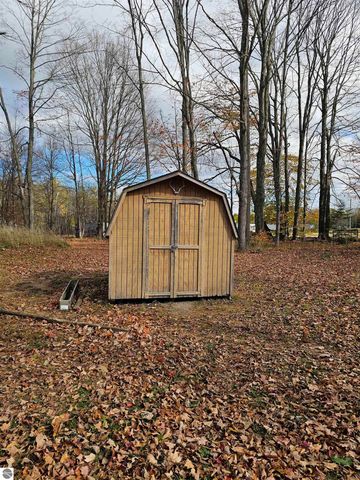 520 W Houghton Lake Road, Lake City, MI 49651