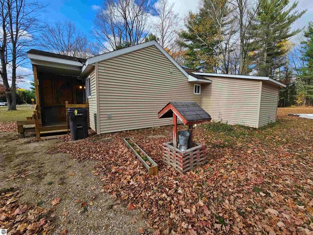 520 W Houghton Lake Road, Lake City, MI 49651
