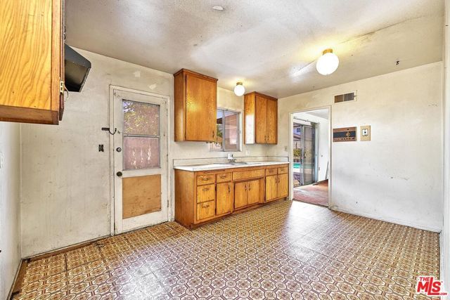 13260 Winfield Street, Panorama City (los Angeles), CA 91402