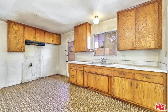 13260 Winfield Street, Panorama City (los Angeles), CA 91402