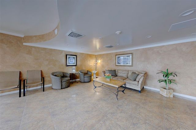 19029 US HIGHWAY 19 N 9-704, Clearwater, FL 33764