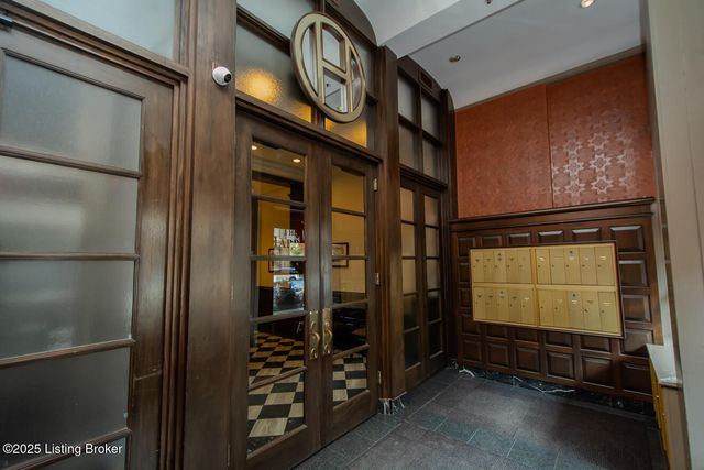 711 W Main St J, Louisville, KY 40202