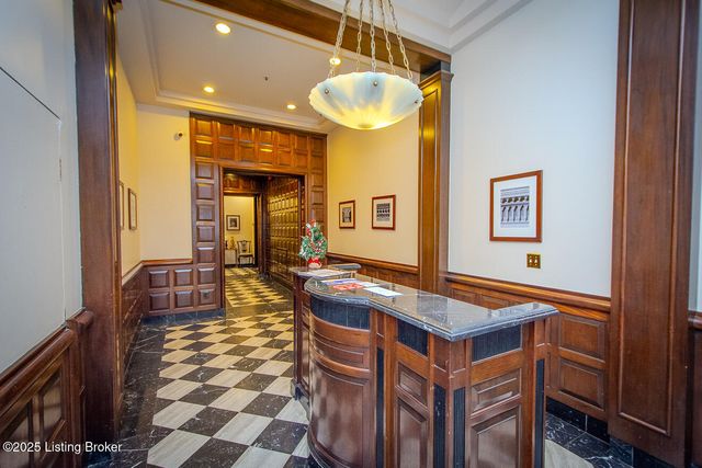 711 W Main St J, Louisville, KY 40202