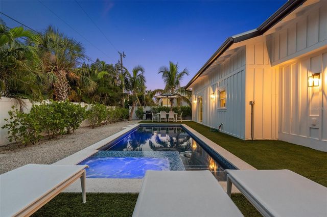 305 73RD STREET, Holmes Beach, FL 34217