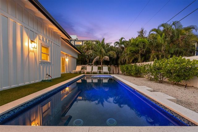 305 73RD STREET, Holmes Beach, FL 34217