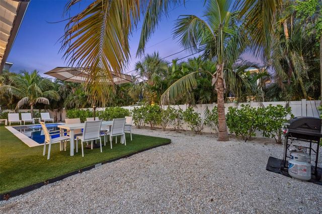 305 73RD STREET, Holmes Beach, FL 34217