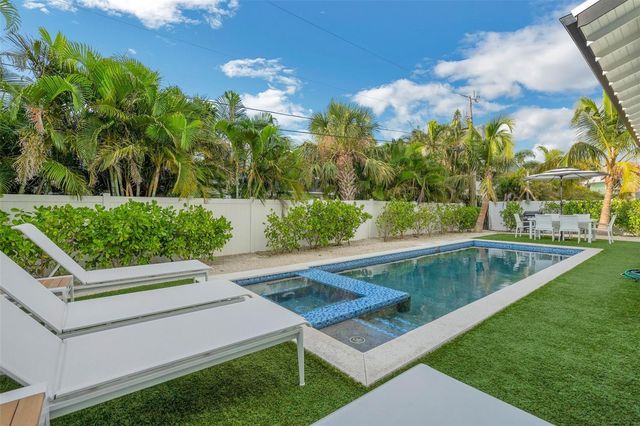 305 73RD STREET, Holmes Beach, FL 34217