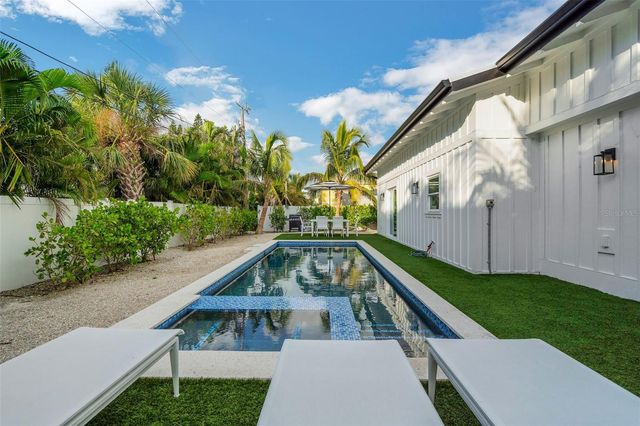 305 73RD STREET, Holmes Beach, FL 34217