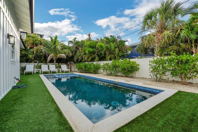 305 73RD STREET, Holmes Beach, FL 34217