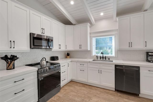 305 73RD STREET, Holmes Beach, FL 34217