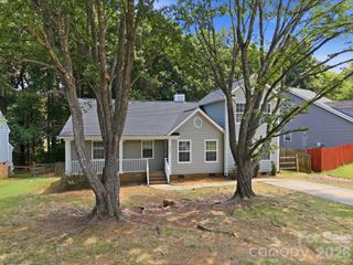 8313 Houndstooth Drive, Charlotte, NC 28227