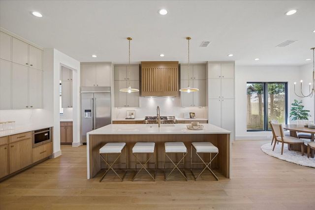 1622 Candlelight, Houston, TX 77018