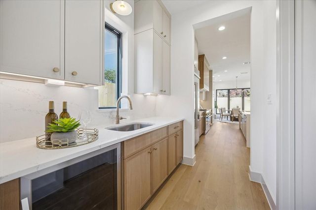 1622 Candlelight, Houston, TX 77018