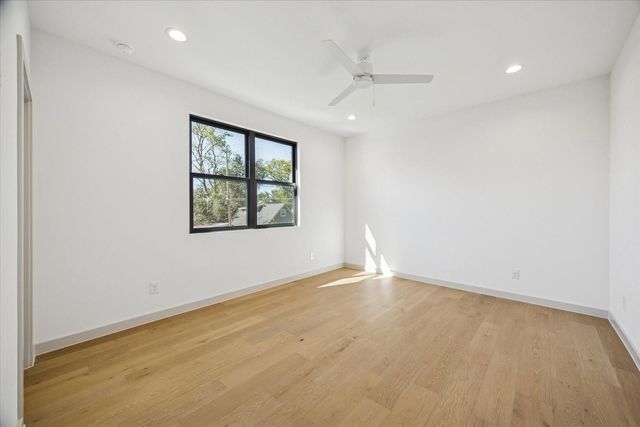 1622 Candlelight, Houston, TX 77018