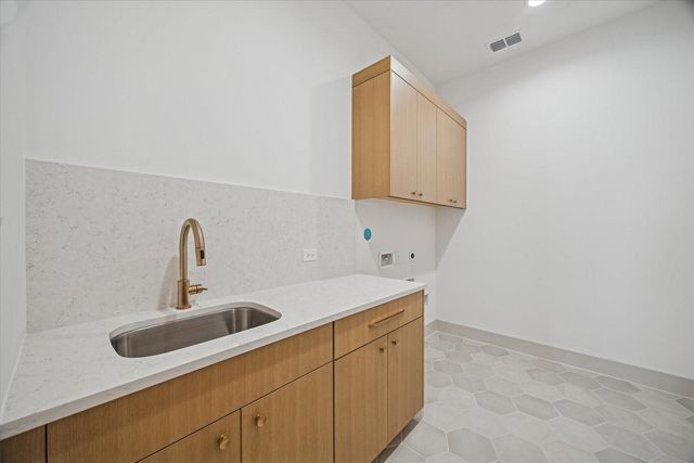 1622 Candlelight, Houston, TX 77018