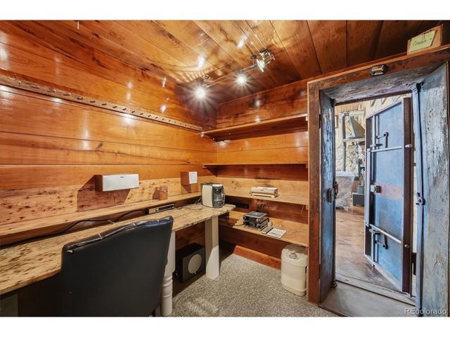 18505 Clovenhoof Dr, Palmer Lake, CO 80133