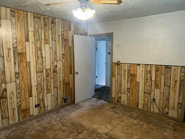 902 W 10th Street, Hobart, IN 46342
