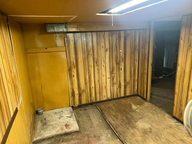 902 W 10th Street, Hobart, IN 46342