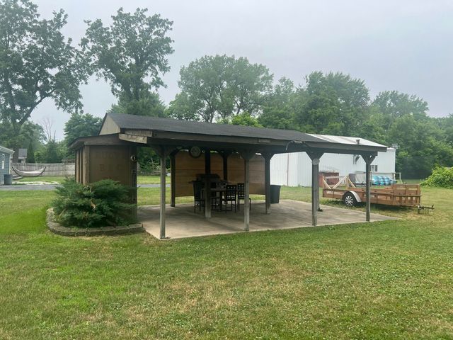 902 W 10th Street, Hobart, IN 46342