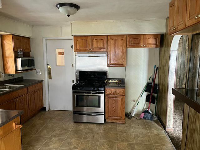 902 W 10th Street, Hobart, IN 46342