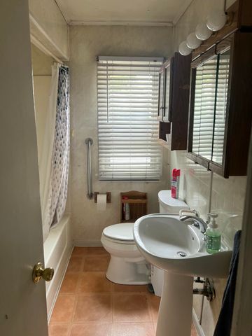 902 W 10th Street, Hobart, IN 46342